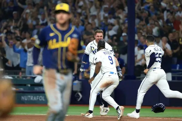Rays Rally Late to Extend World Series to Game 5