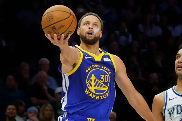 Curry Scores 44 Points to Power Warriors Past Timberwolves