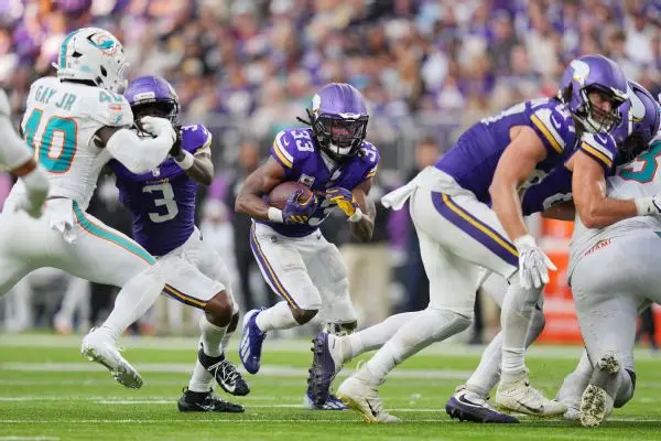 Aaron Jones Sr. Cleared of Serious Knee Damage, Remains Day-to-Day